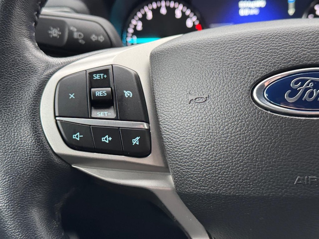 Ford Explorer Vehicle Full-screen Gallery Image 21