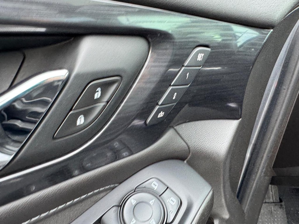 Chevrolet Traverse Vehicle Full-screen Gallery Image 21