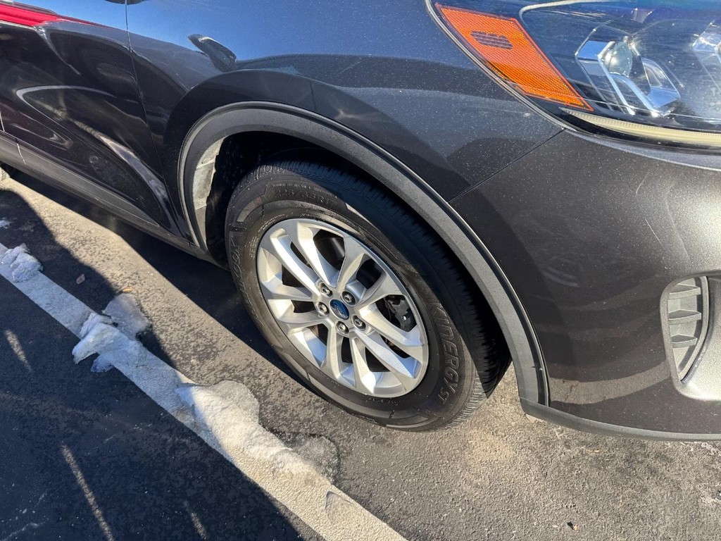 Ford Escape Vehicle Full-screen Gallery Image 04