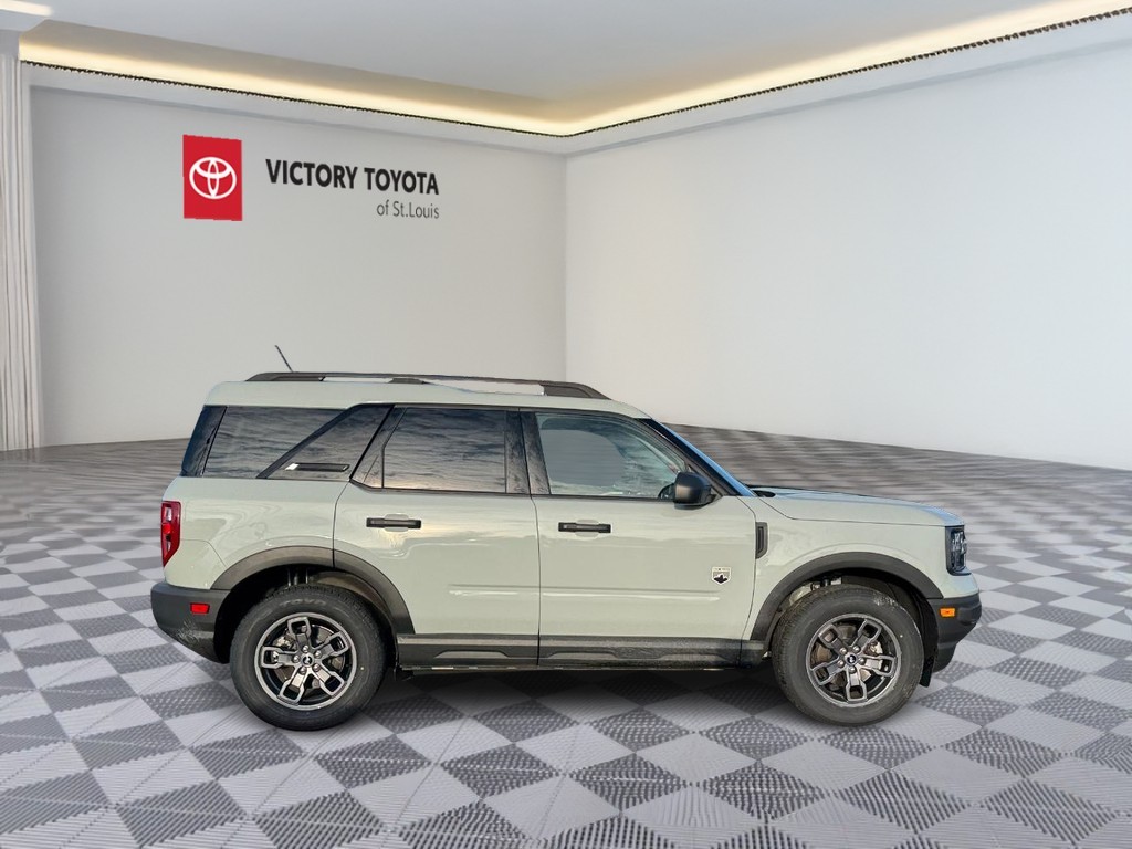 Ford Bronco Sport Vehicle Full-screen Gallery Image 02