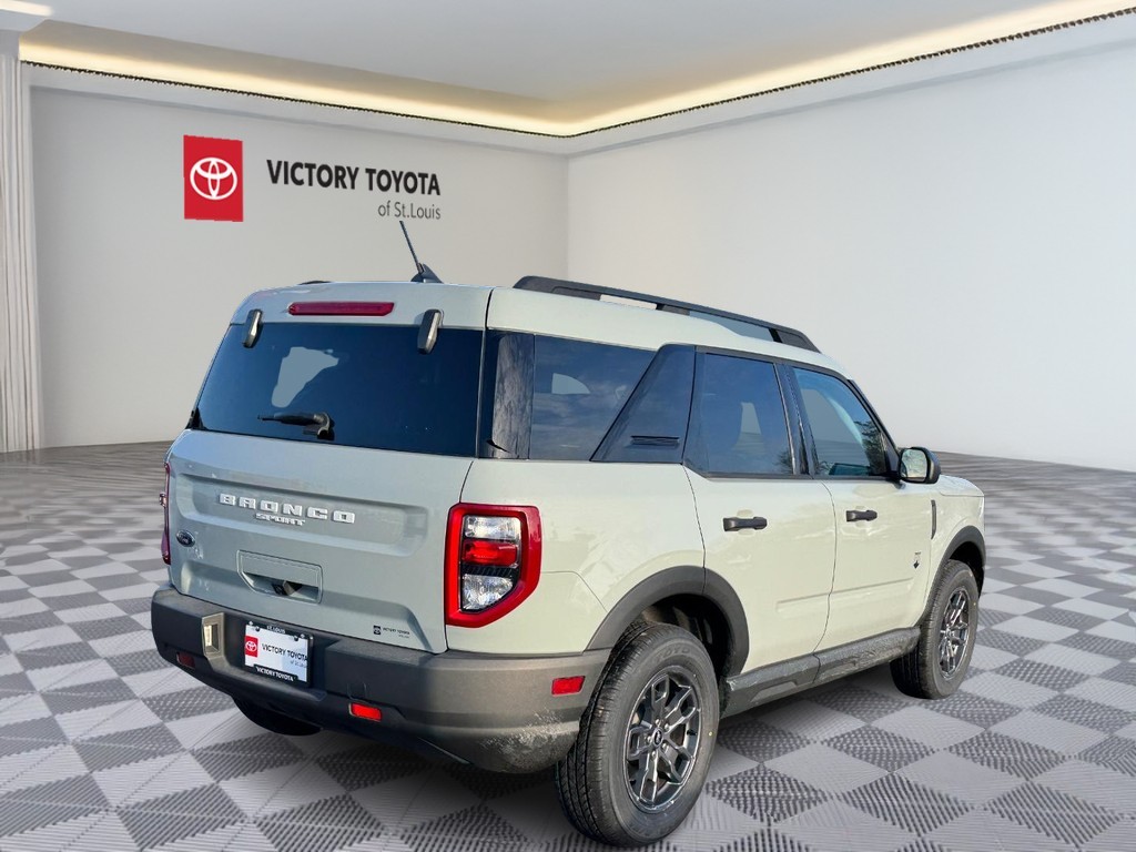 Ford Bronco Sport Vehicle Full-screen Gallery Image 03