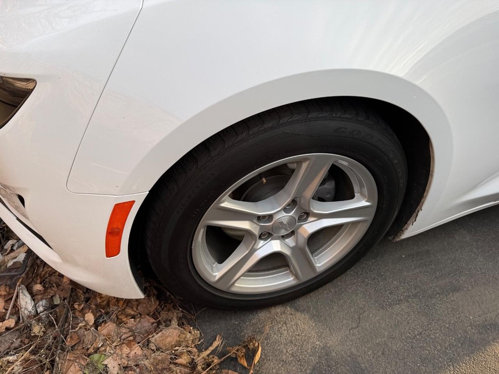 Chevrolet Camaro Vehicle Full-screen Gallery Image 02