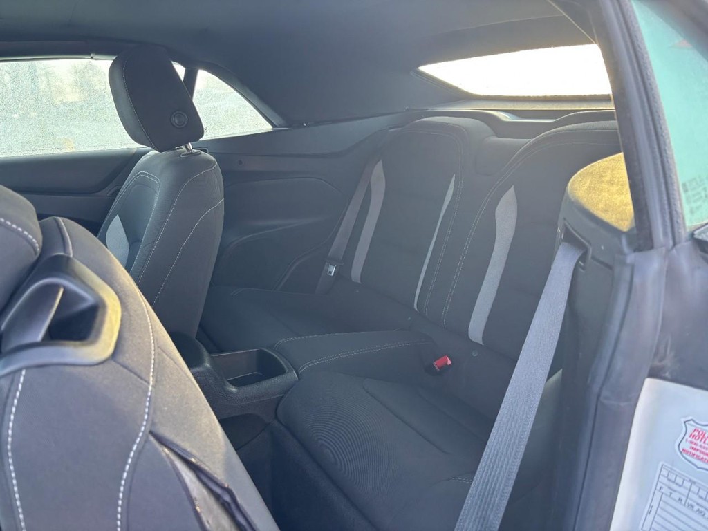 Chevrolet Camaro Vehicle Full-screen Gallery Image 11