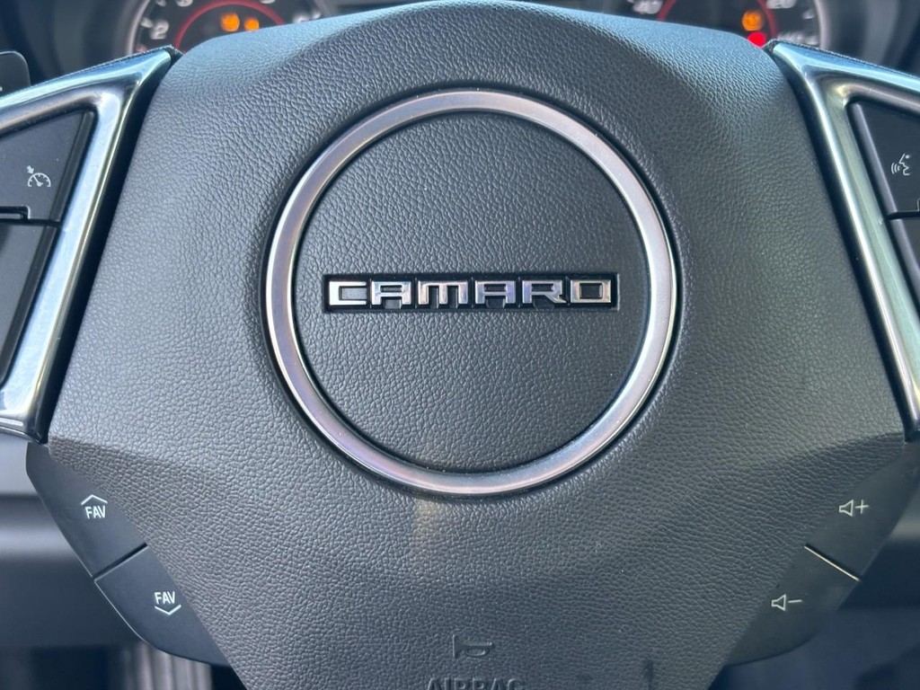 Chevrolet Camaro Vehicle Full-screen Gallery Image 16