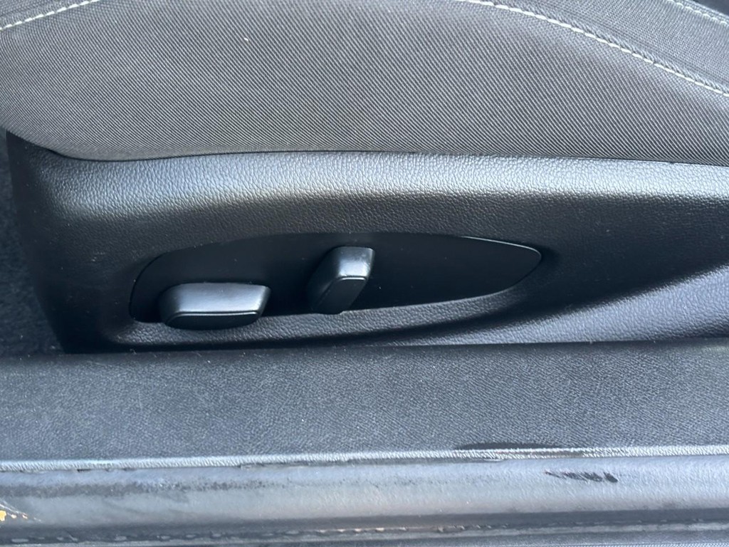 Chevrolet Camaro Vehicle Full-screen Gallery Image 21