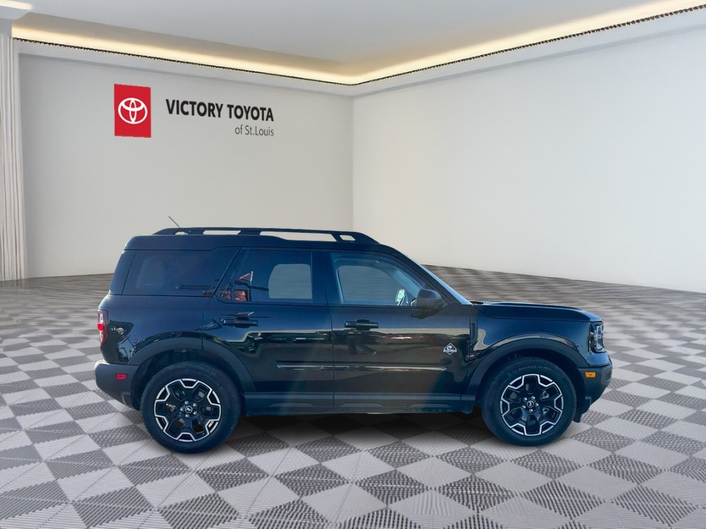 Ford Bronco Sport Vehicle Full-screen Gallery Image 02