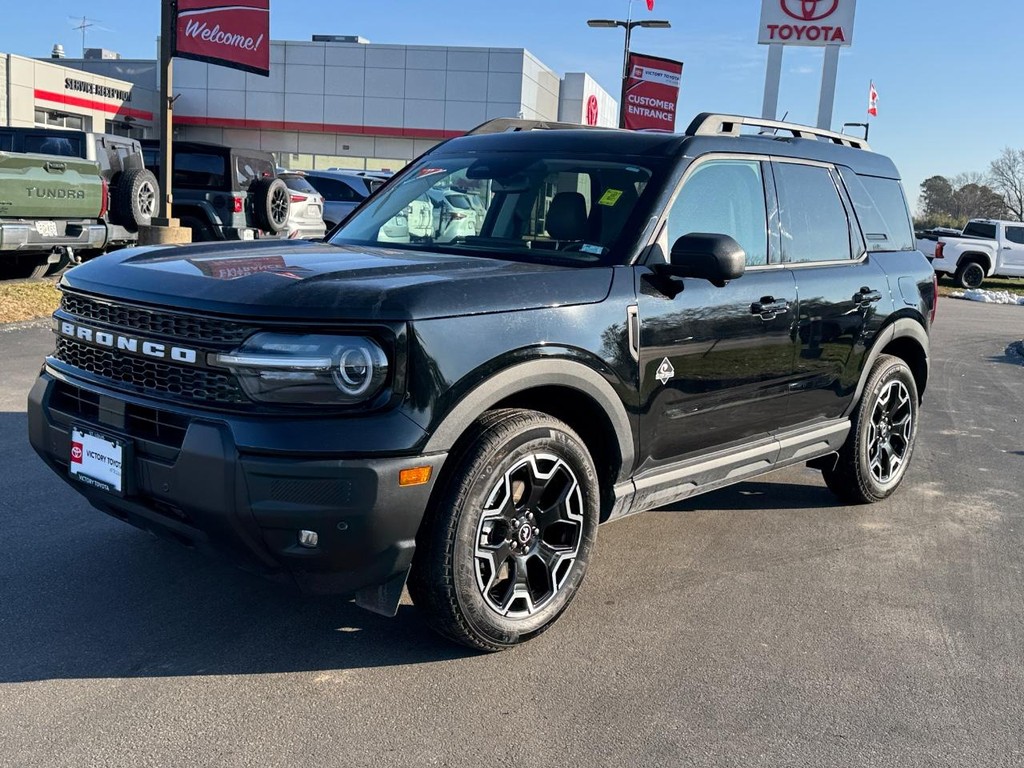 Ford Bronco Sport Vehicle Full-screen Gallery Image 09