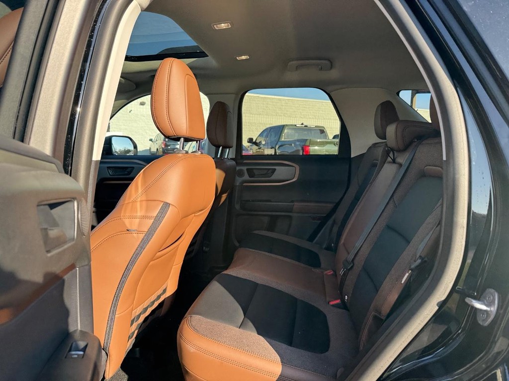 Ford Bronco Sport Vehicle Full-screen Gallery Image 12