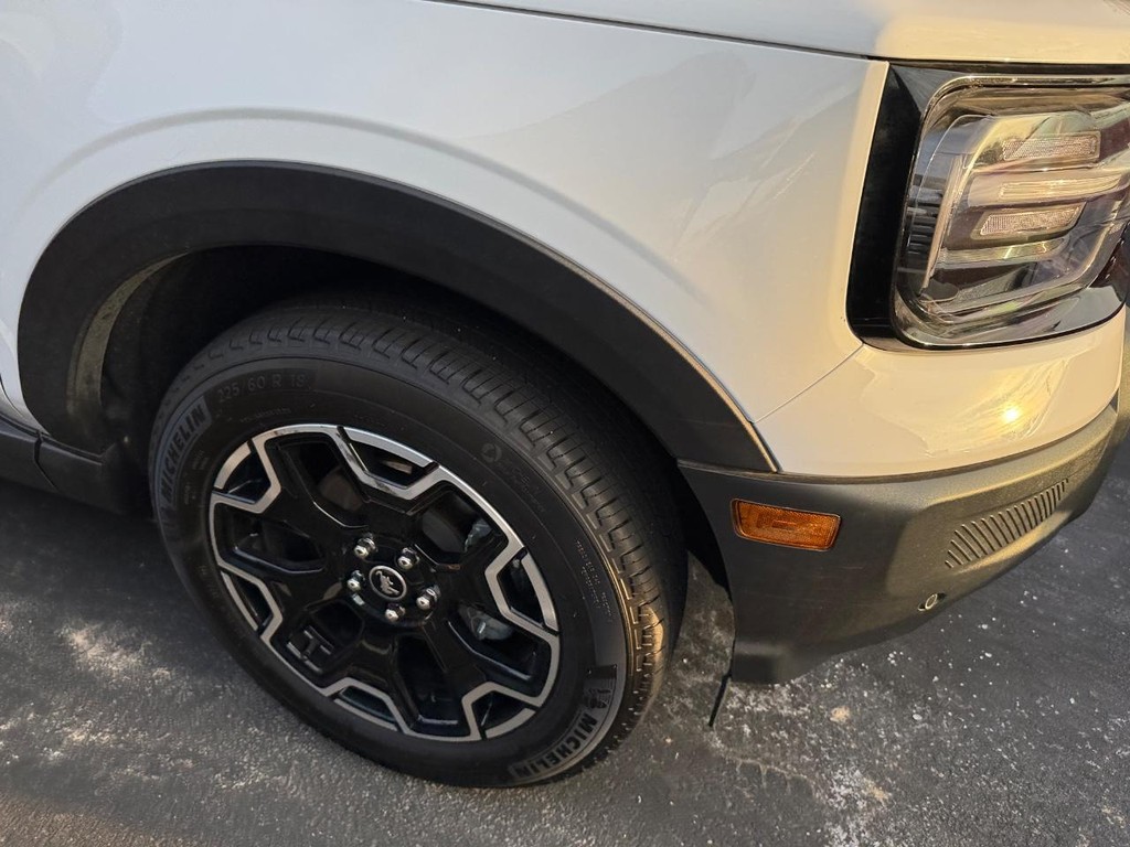 Ford Bronco Sport Vehicle Full-screen Gallery Image 04