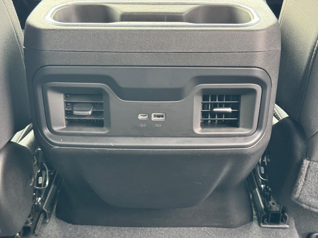 Chevrolet Silverado 1500 Vehicle Full-screen Gallery Image 16