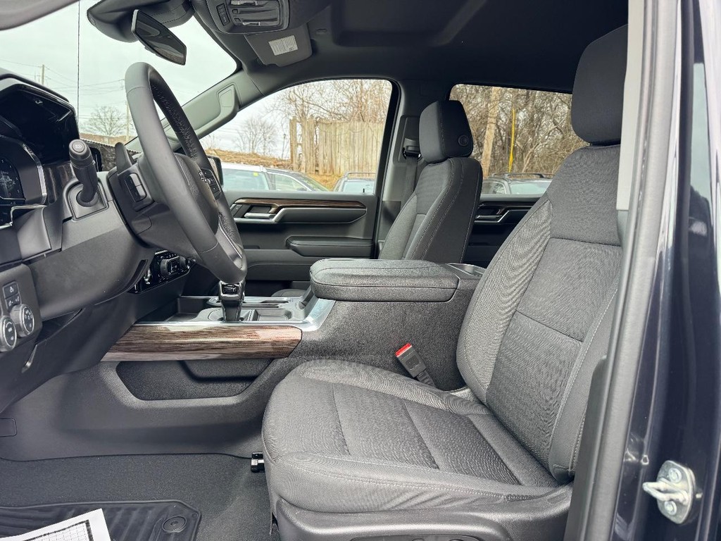 Chevrolet Silverado 1500 Vehicle Full-screen Gallery Image 18