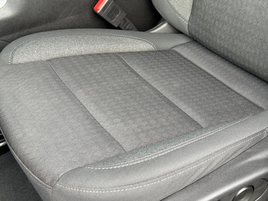 Chevrolet Silverado 1500 Vehicle Full-screen Gallery Image 26