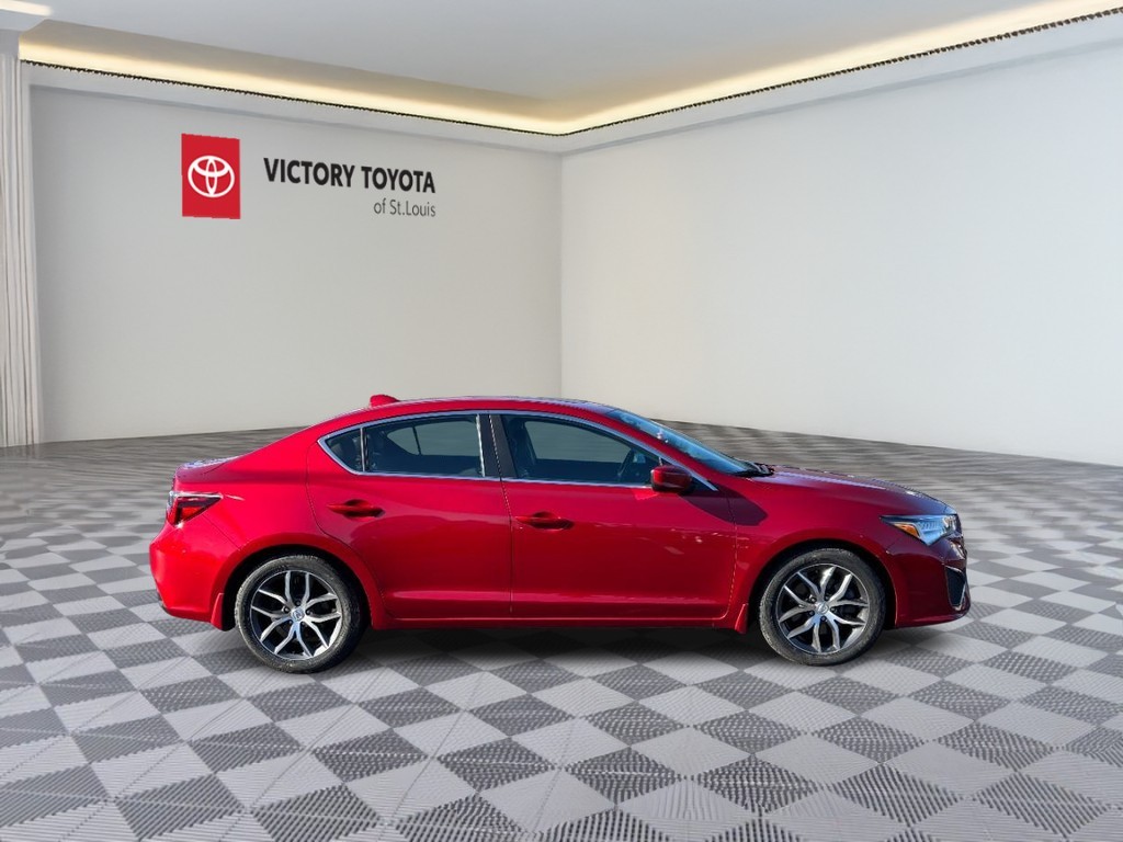 Acura ILX Vehicle Full-screen Gallery Image 02