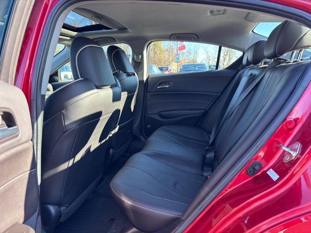 Acura ILX Vehicle Full-screen Gallery Image 11