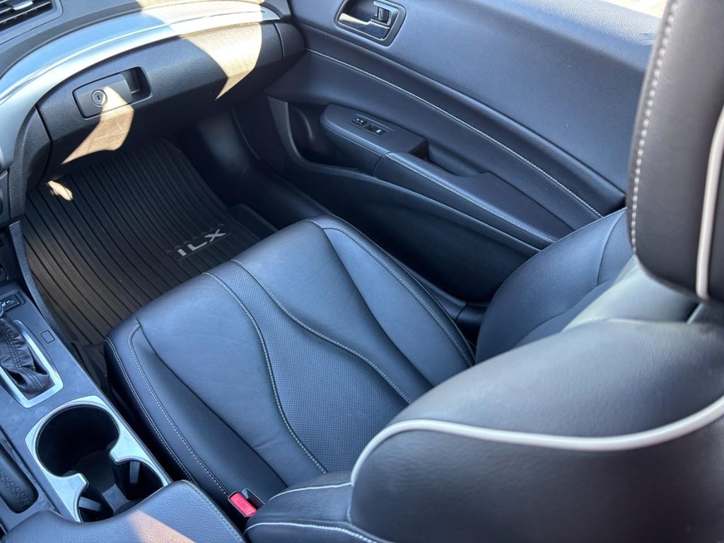 Acura ILX Vehicle Full-screen Gallery Image 15