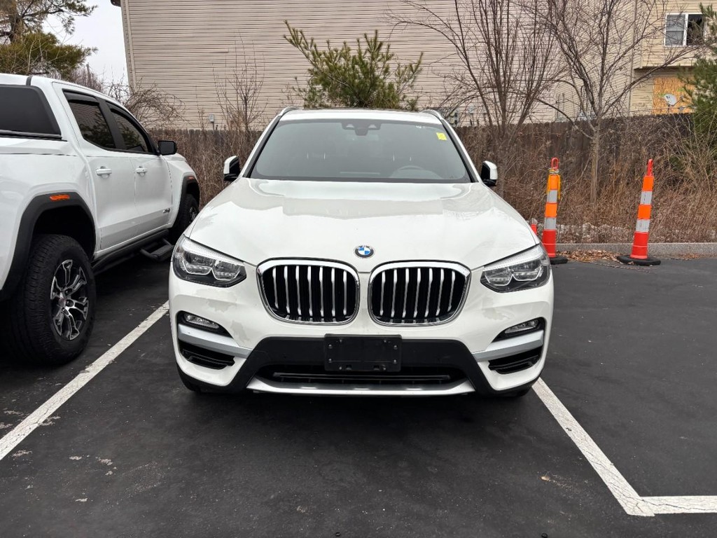 BMW X3 Vehicle Full-screen Gallery Image 02