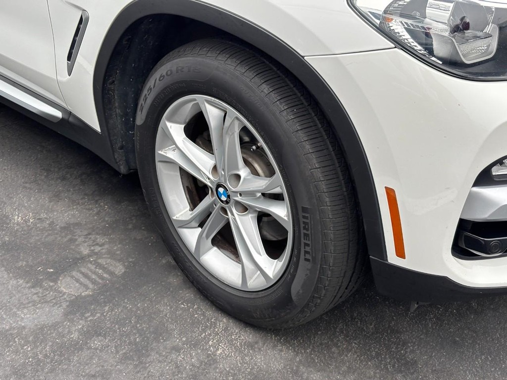 BMW X3 Vehicle Full-screen Gallery Image 04