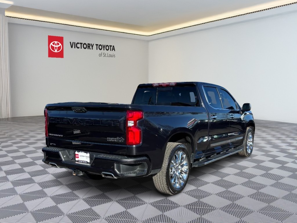 Chevrolet Silverado 1500 Vehicle Full-screen Gallery Image 03