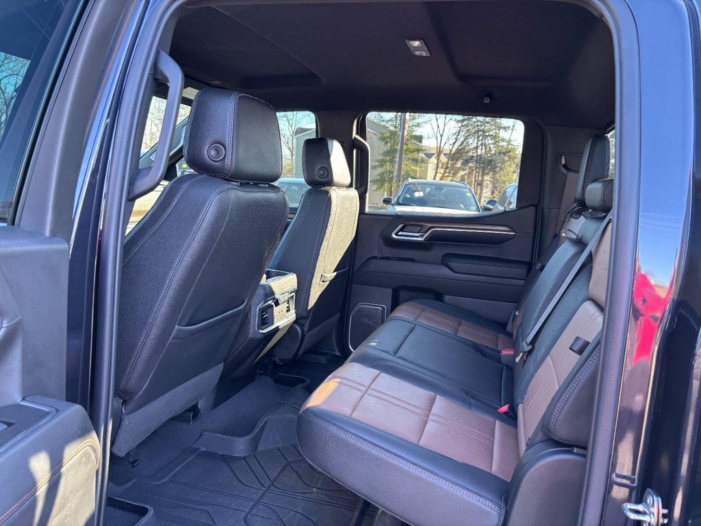 Chevrolet Silverado 1500 Vehicle Full-screen Gallery Image 11