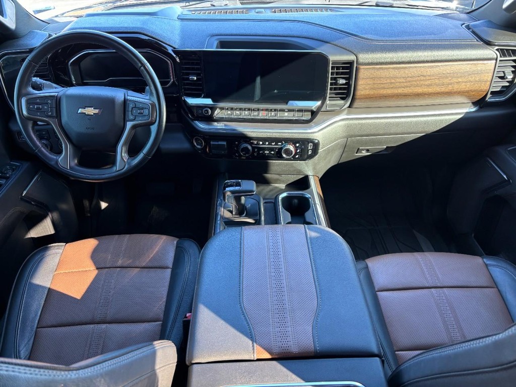 Chevrolet Silverado 1500 Vehicle Full-screen Gallery Image 12