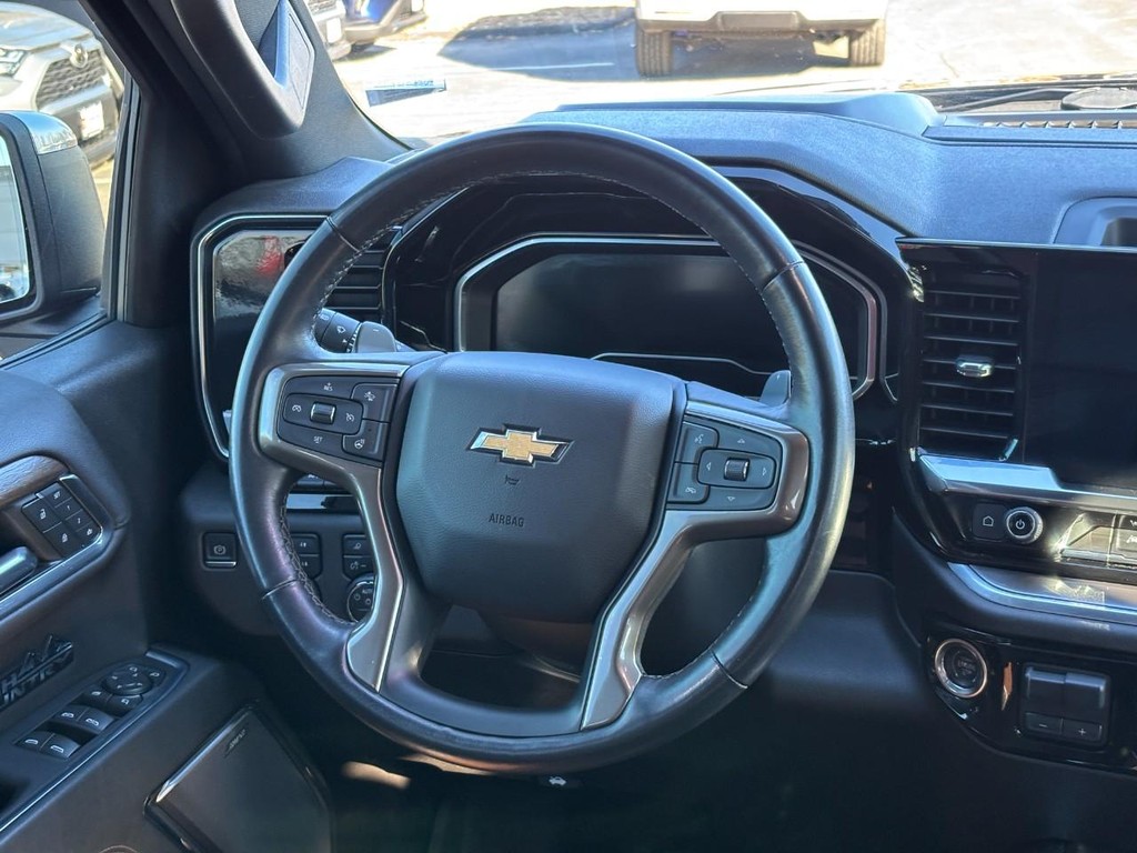 Chevrolet Silverado 1500 Vehicle Full-screen Gallery Image 13