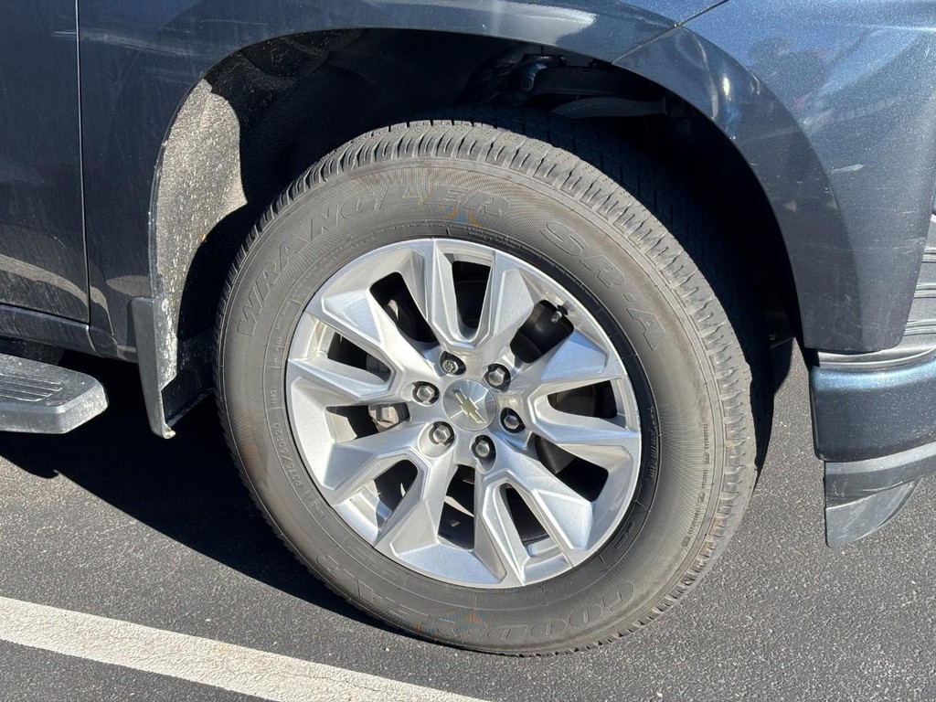 Chevrolet Silverado 1500 Vehicle Full-screen Gallery Image 04