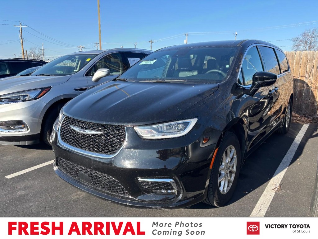 Chrysler Pacifica Vehicle Full-screen Gallery Image 01