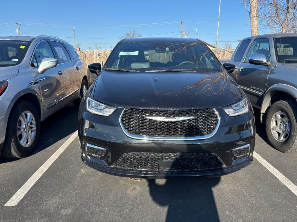 Chrysler Pacifica Vehicle Full-screen Gallery Image 02