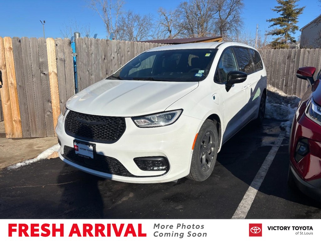 Chrysler Pacifica Vehicle Full-screen Gallery Image 01