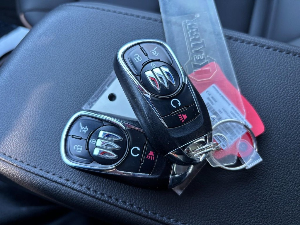 Buick Envista Vehicle Full-screen Gallery Image 05