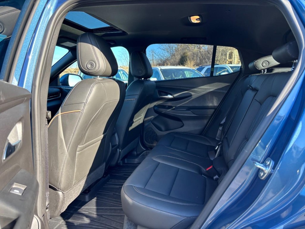 Buick Envista Vehicle Full-screen Gallery Image 11