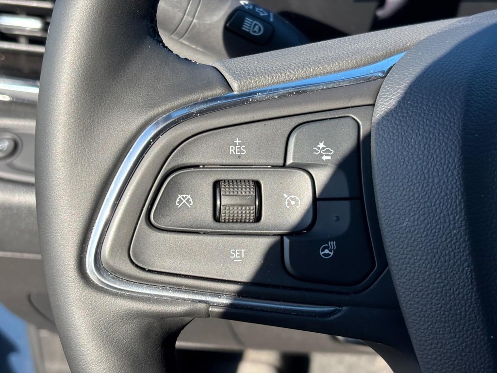 Buick Envista Vehicle Full-screen Gallery Image 19