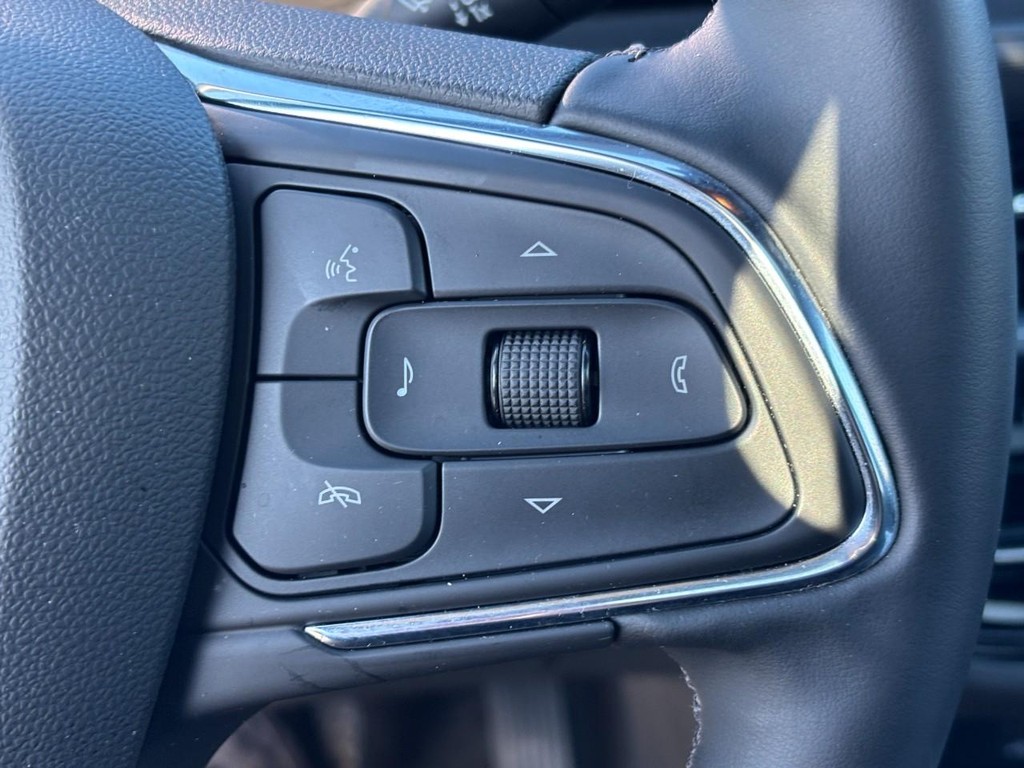 Buick Envista Vehicle Full-screen Gallery Image 21