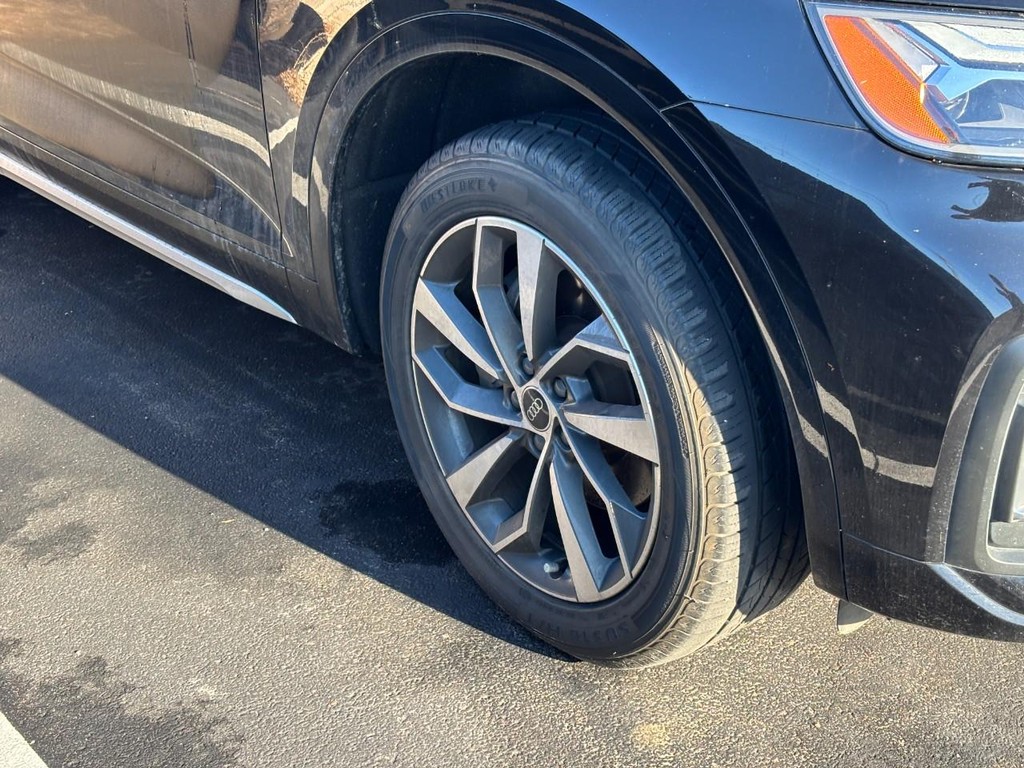 Audi Q5 Vehicle Full-screen Gallery Image 04