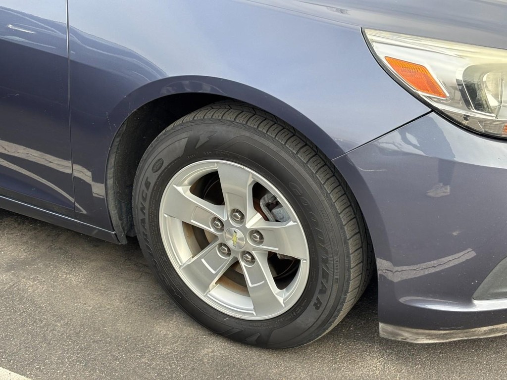 Chevrolet Malibu Vehicle Full-screen Gallery Image 04