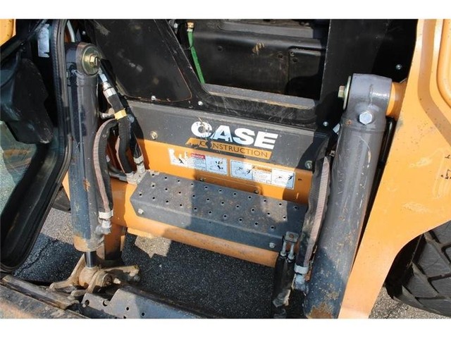 Case SV340 Vehicle Full-screen Gallery Image 08