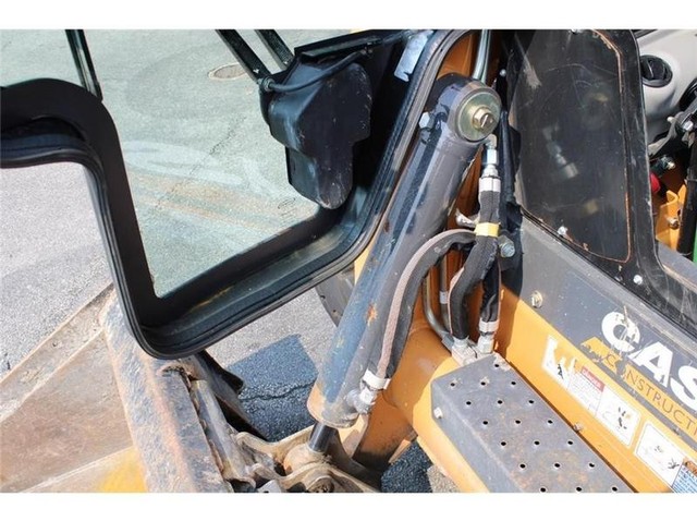 Case SV340 Vehicle Full-screen Gallery Image 09