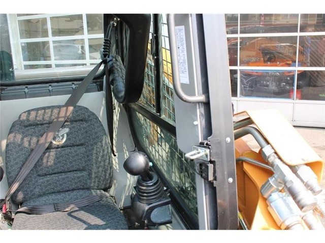 Case SV340 Vehicle Full-screen Gallery Image 12