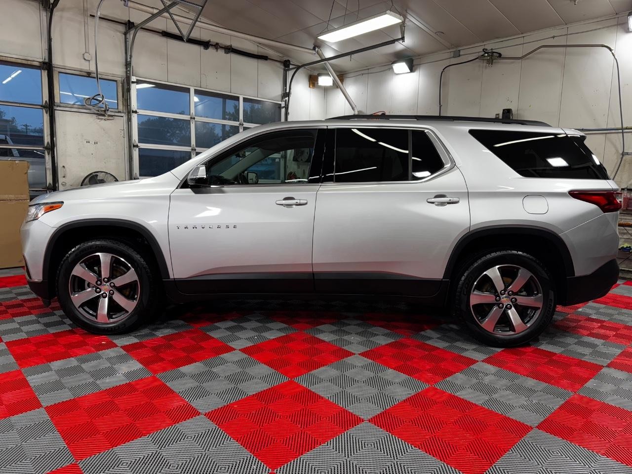 Chevrolet Traverse Vehicle Full-screen Gallery Image 04