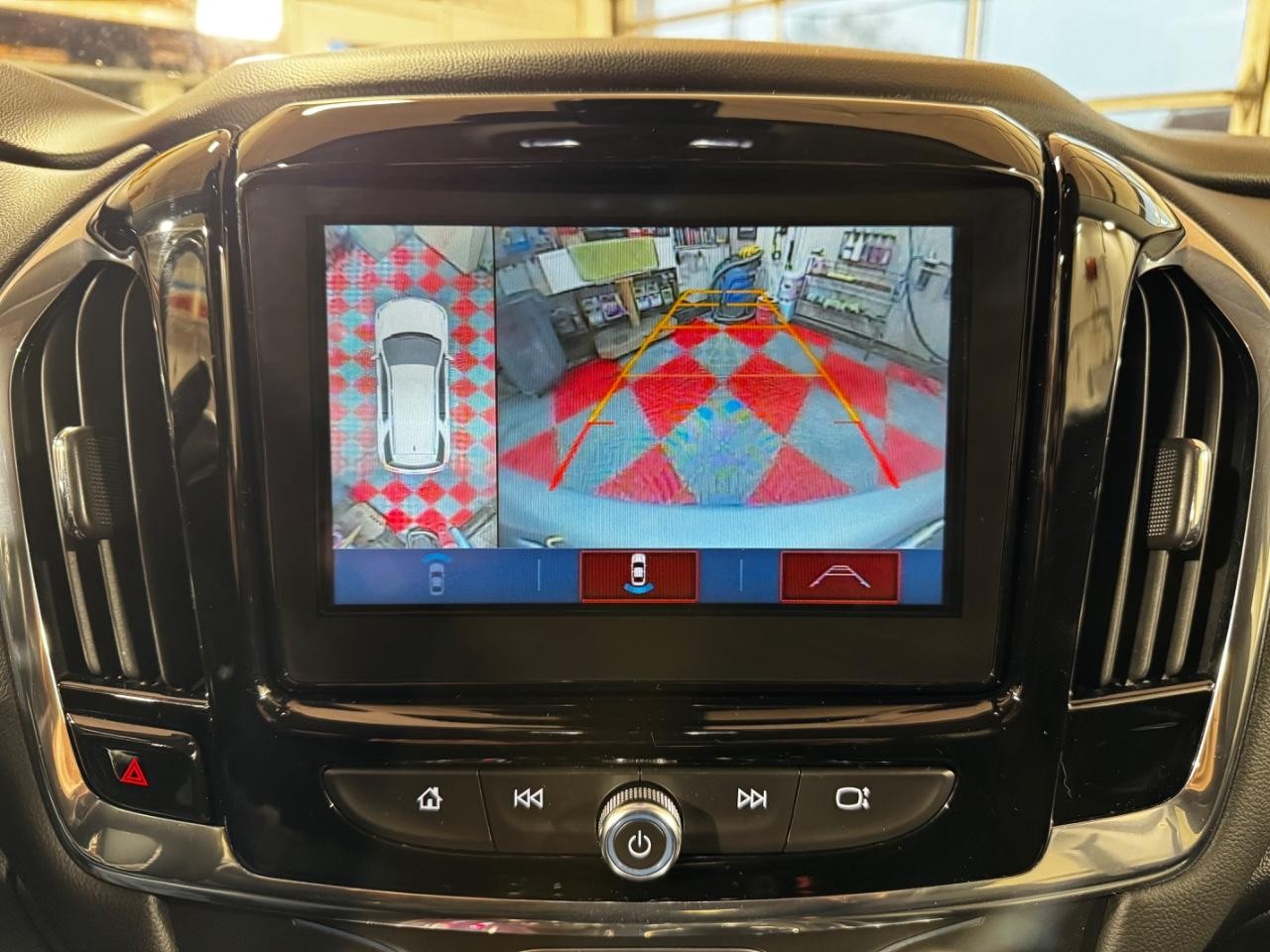 Chevrolet Traverse Vehicle Full-screen Gallery Image 28