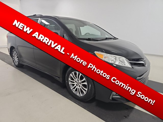 2020 Toyota Sienna XLE 8-Passenger at Auto City Stl in St. Charles MO