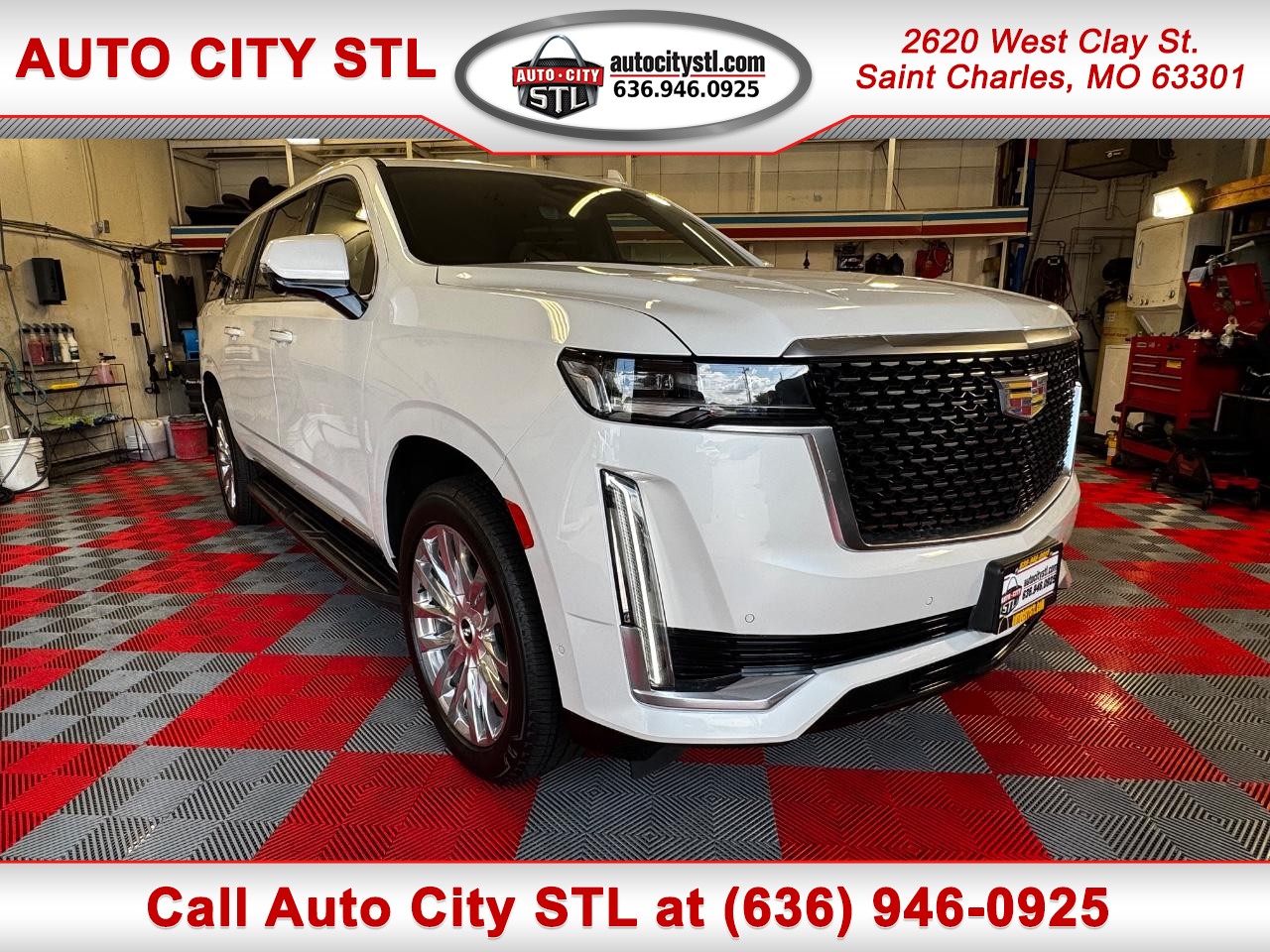 Cadillac Escalade ESV Vehicle Full-screen Gallery Image 01