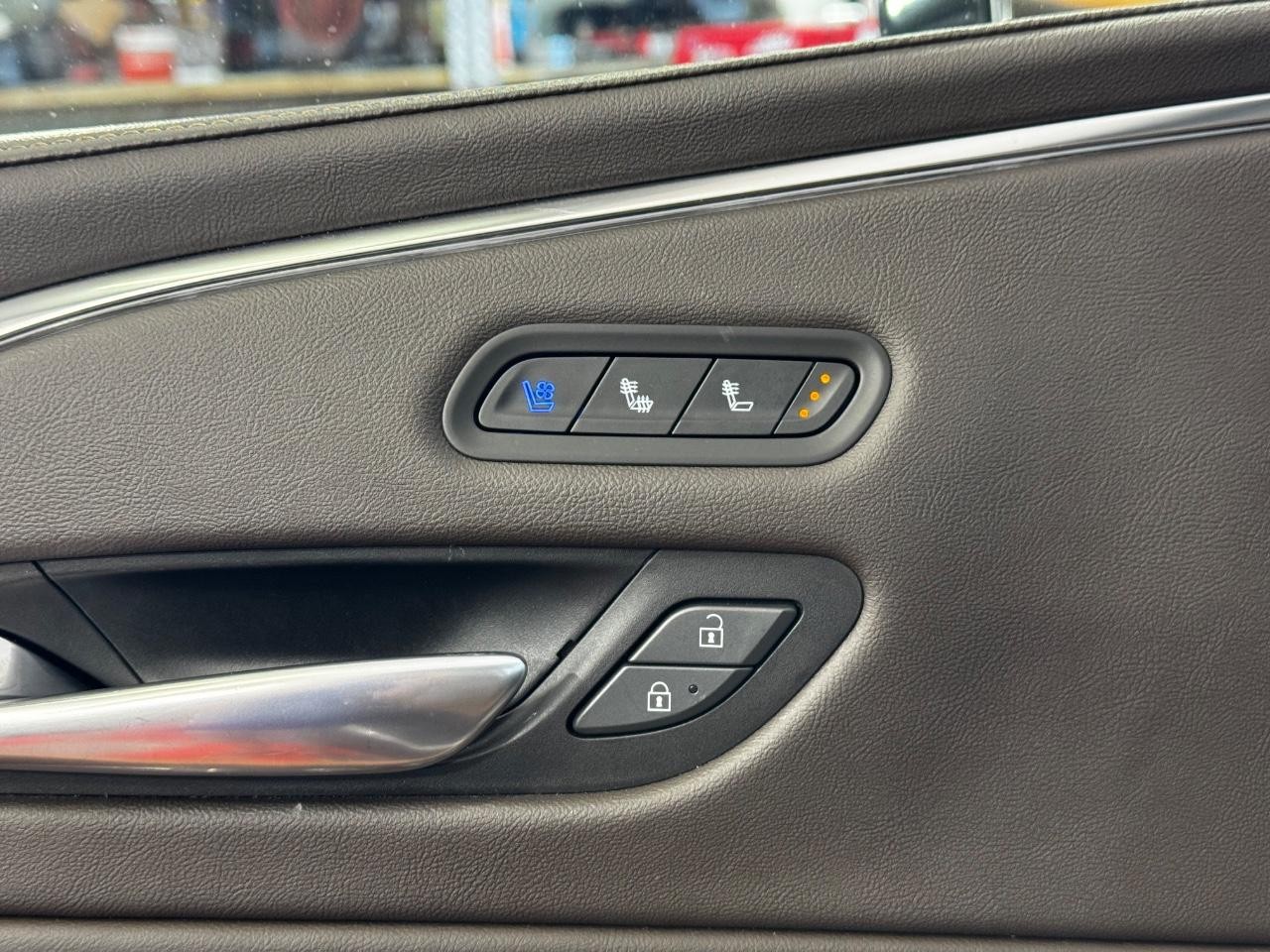 Cadillac Escalade ESV Vehicle Full-screen Gallery Image 20