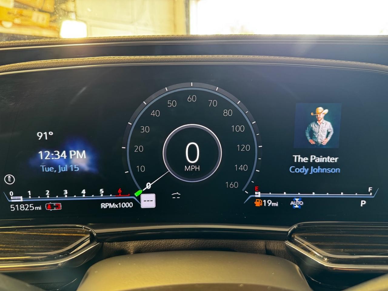 Cadillac Escalade ESV Vehicle Full-screen Gallery Image 24