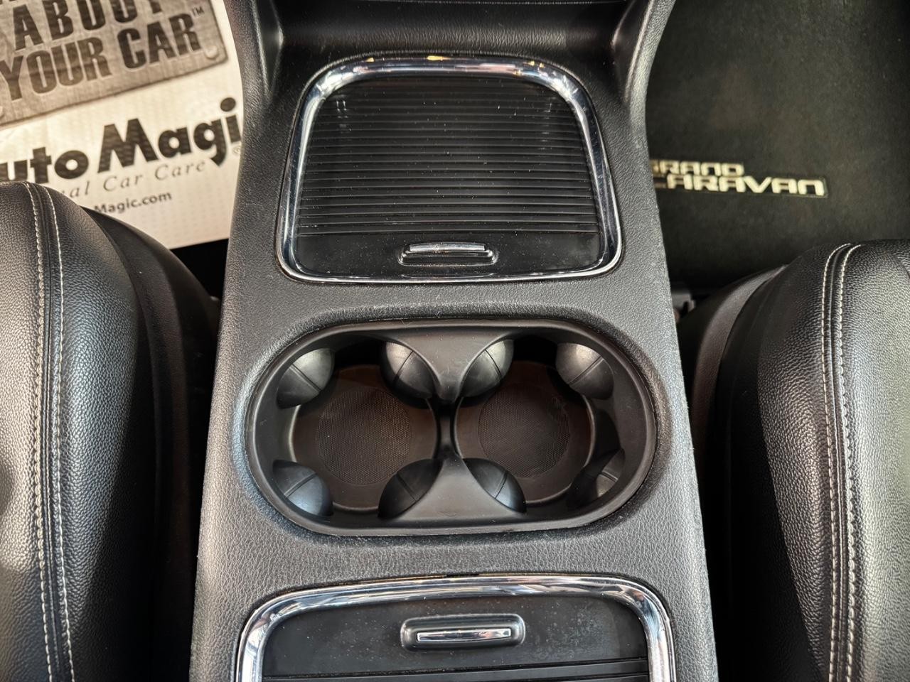 Dodge Grand Caravan Vehicle Full-screen Gallery Image 21