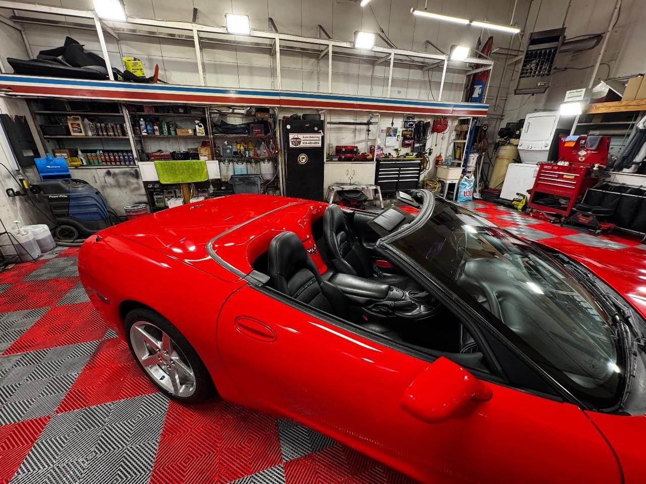 Chevrolet Corvette Vehicle Full-screen Gallery Image 09