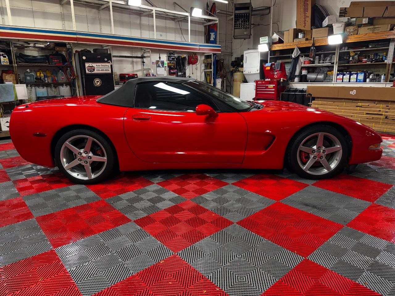 Chevrolet Corvette Vehicle Full-screen Gallery Image 10