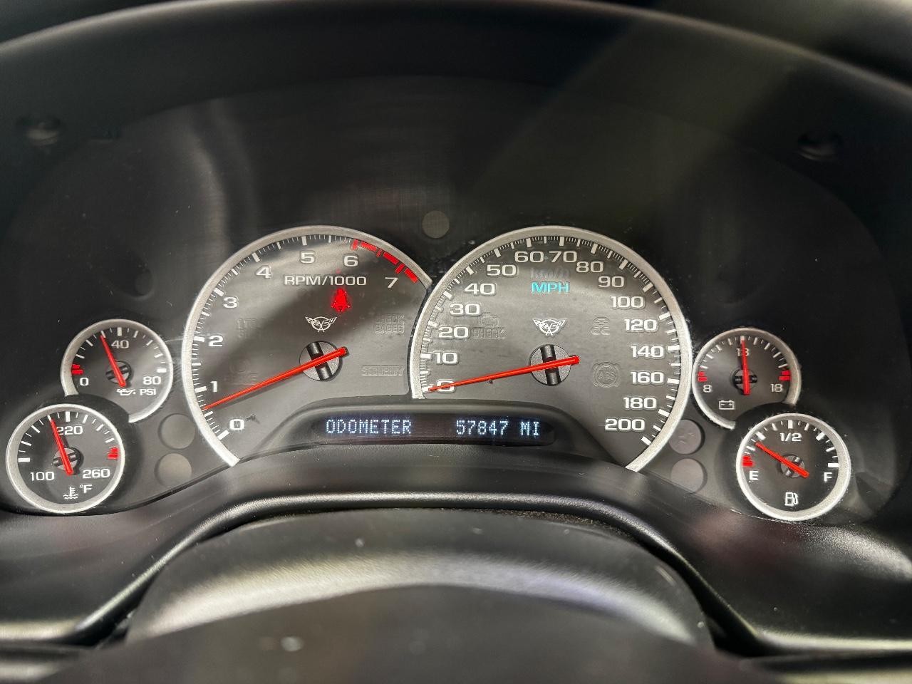 Chevrolet Corvette Vehicle Full-screen Gallery Image 16