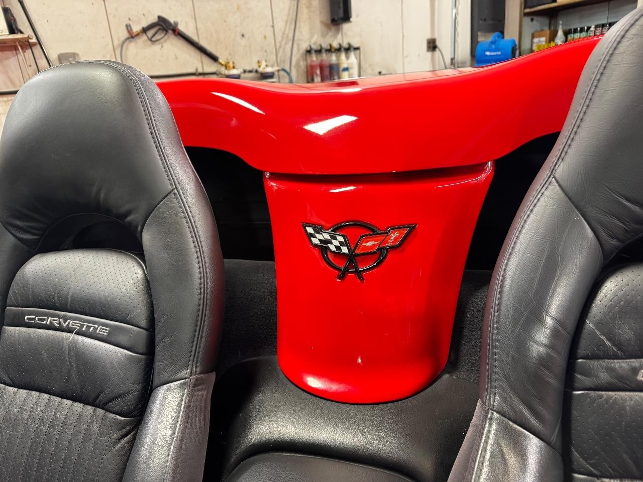 Chevrolet Corvette Vehicle Full-screen Gallery Image 17