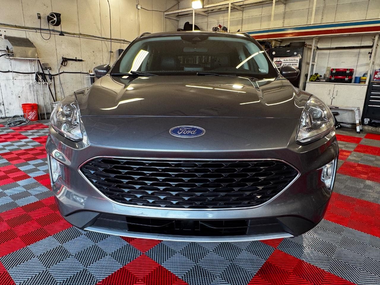 Ford Escape Vehicle Full-screen Gallery Image 02